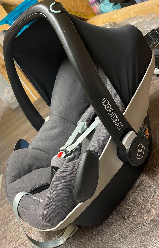 Maxi Cosi Pebble Plus mit Sitzverkleinerer & Sommerbezug in Ludwigsburg