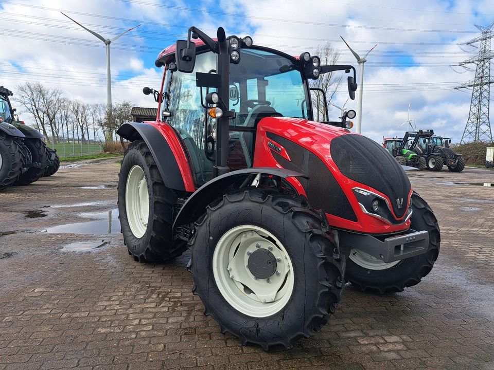 Valtra A75 in St. Michaelisdonn