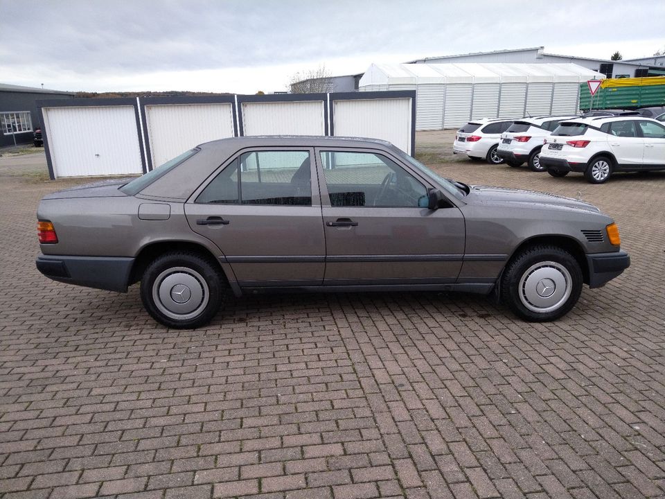 Mercedes-Benz W124 300 TD 4 Matic Automatik in Heroldstatt