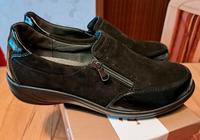 Funkelnagelneuer Semler Slipper Gr. 7,5 schwarz mit Lack. Hessen - Maintal Vorschau
