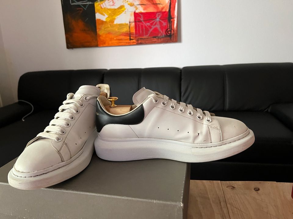 Alexander McQueen Sneaker Weiß/Schwarz in Frankfurt am Main - Westend |  eBay Kleinanzeigen ist jetzt Kleinanzeigen