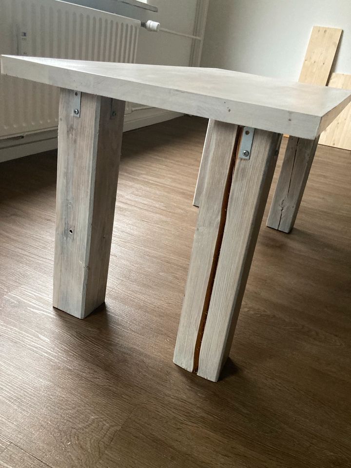 Selbstgebauter Holztisch in Jesteburg