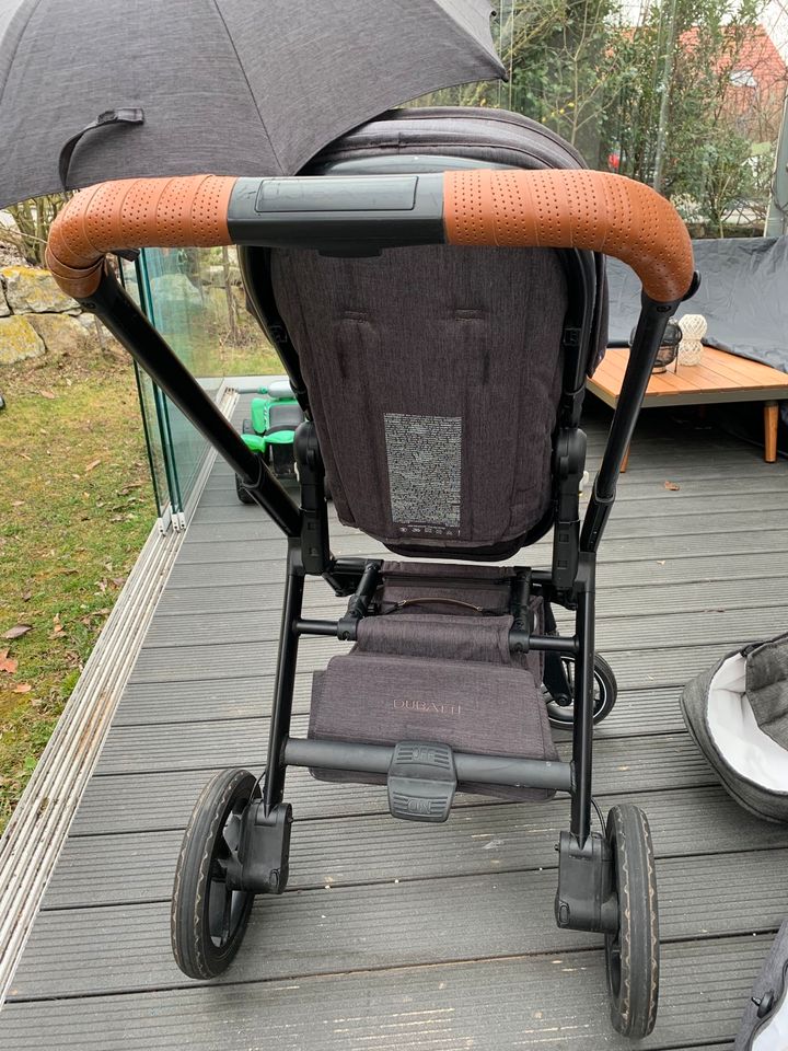 Dubatti Kinderwagen mit kompletter Ausstattung in Bad Vilbel