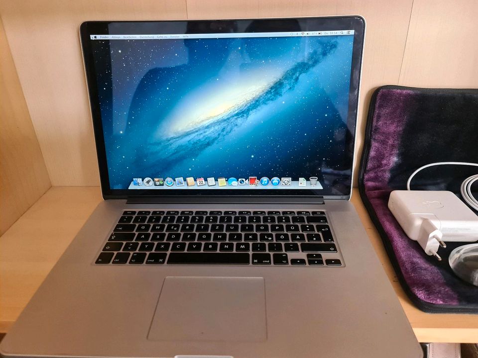 Apple Macbook Pro 10.1 Model A1398 - i7 + Apple Pro Maus + Tasche in Braunschweig