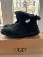 schwarze UGG mit Swarovski Stein München - Au-Haidhausen Vorschau