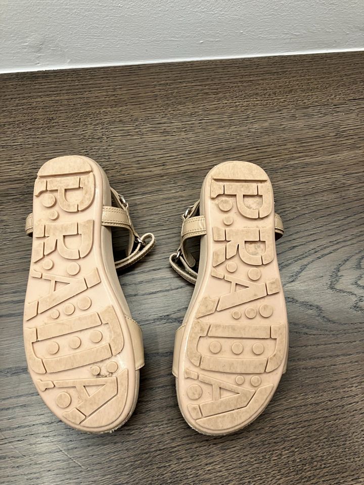 Prada Kinder Mädchen Schuhe Sandalen Größe 33 in Bad Heilbrunn