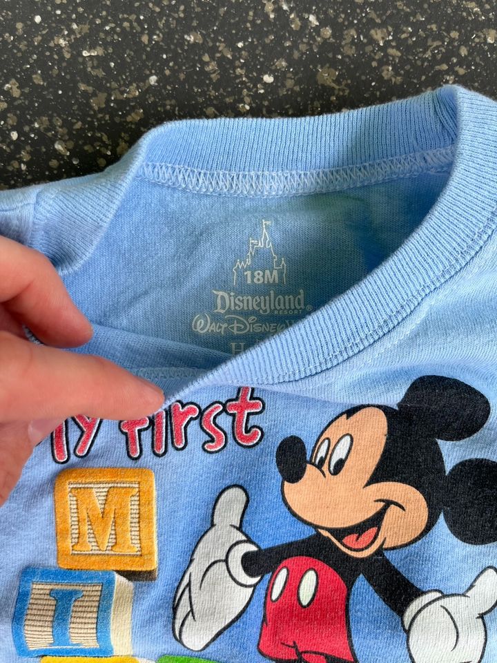 2 T-Shirts Mickey Mouse/M&Ms Gr 18 Monate in Hanau