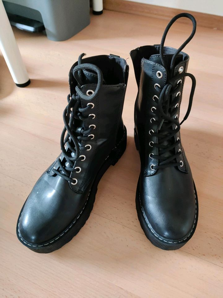 H&M Boots Stiefel Plateau mit Reißverschluss Gr. 40 in Greiz