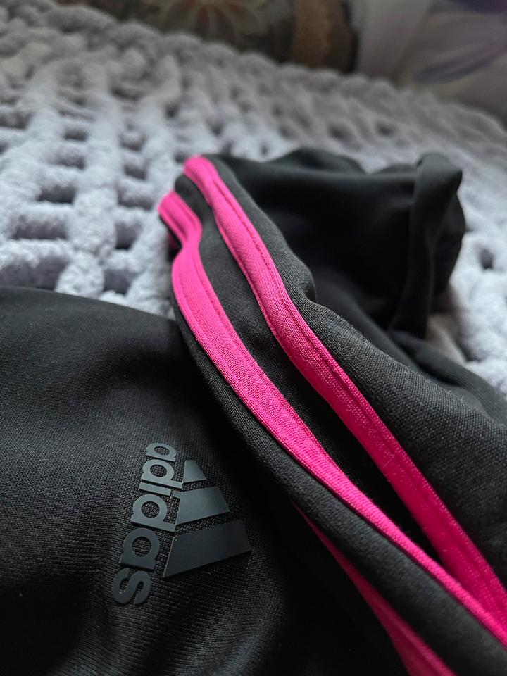 Jogginganzug Adidas schwarz pink Jogginghose Sweatshirtjacke in Fürth