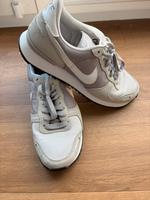 Sneaker von Nike Gr. 40 Dresden - Innere Neustadt Vorschau