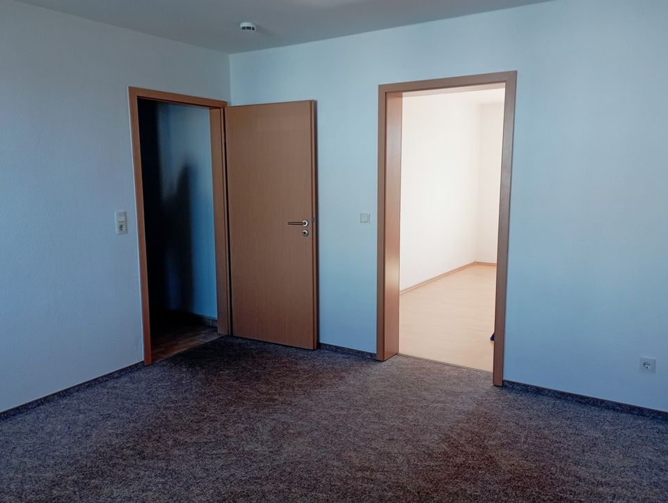 2-Zimmer-Wohnung in Wolfen im Obergeschoss eines Mehrfamilienhauses mit Balkon, Küche und Fahrstuhl in Wolfen