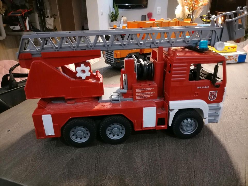 Feuerwehrauto in Schmoelln
