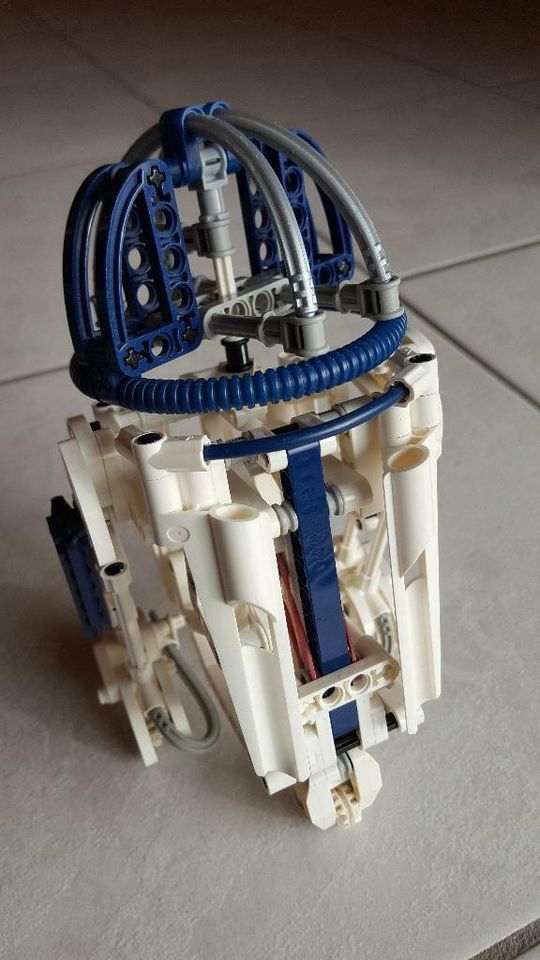 Lego Star Wars 8009 R2-D2 Roboter Android mit Bauanleitung in Elsdorf-Westermühlen