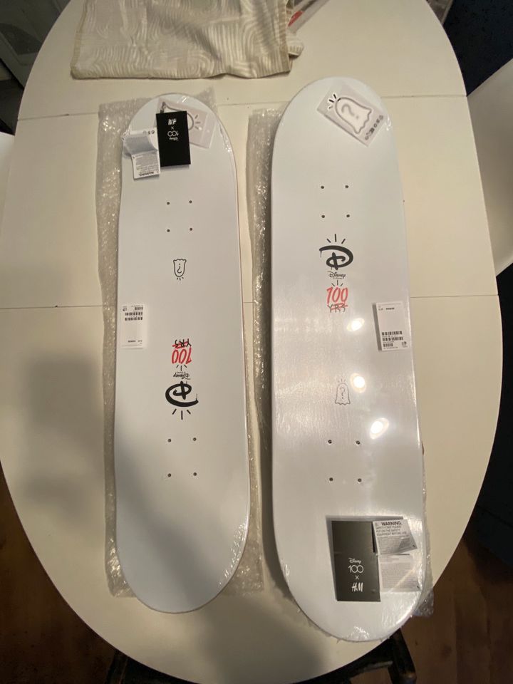 Disney x H&M - Skate Deck in Neu-Isenburg