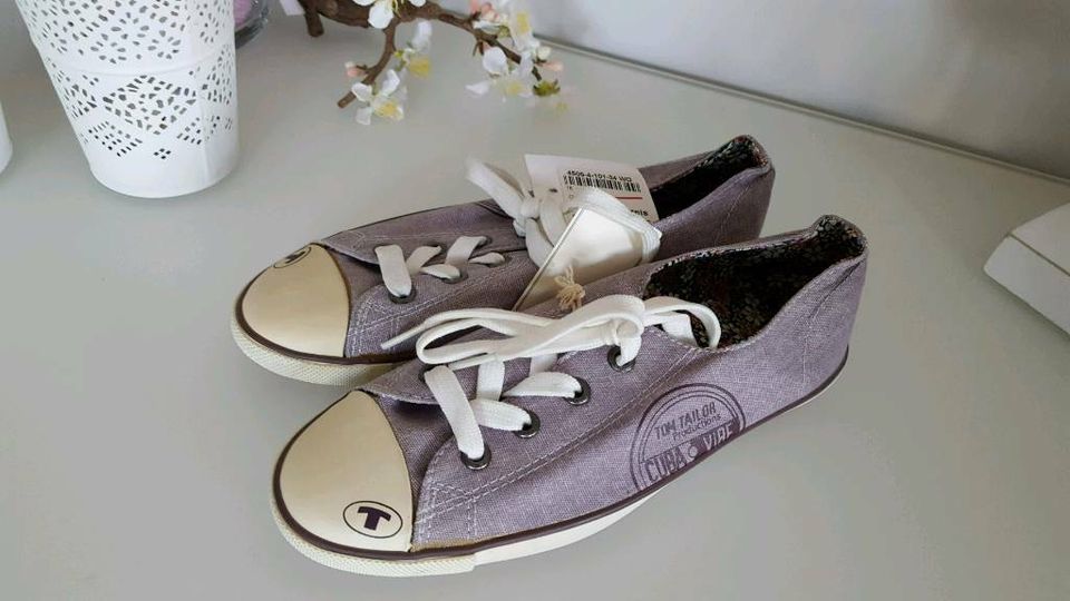 NEU mit Etikett ☆ Tom Tailor Sneaker mauve Gr. 34 wie Chucks in Alzey