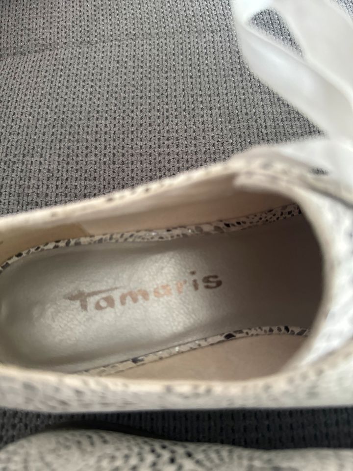 Tamaris Schuhe  Gr 39 weiß/silber in Wernigerode