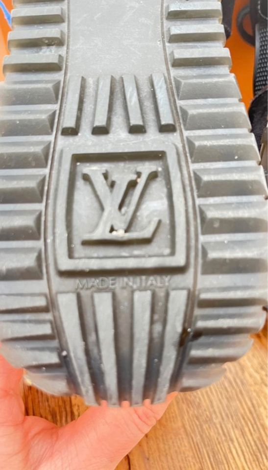 Louis Vuitton  Run Away Sneaker 38 in Schülp bei Rendsburg