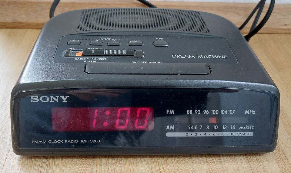 Radiowecker Sony Dream Machine FM/AM Clock Radio ICF-C280 in Willich