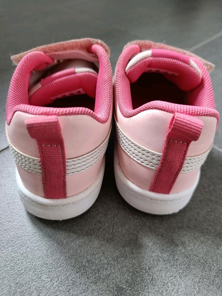 PUMA Mädchen Sneakers Gr 26 in Haan