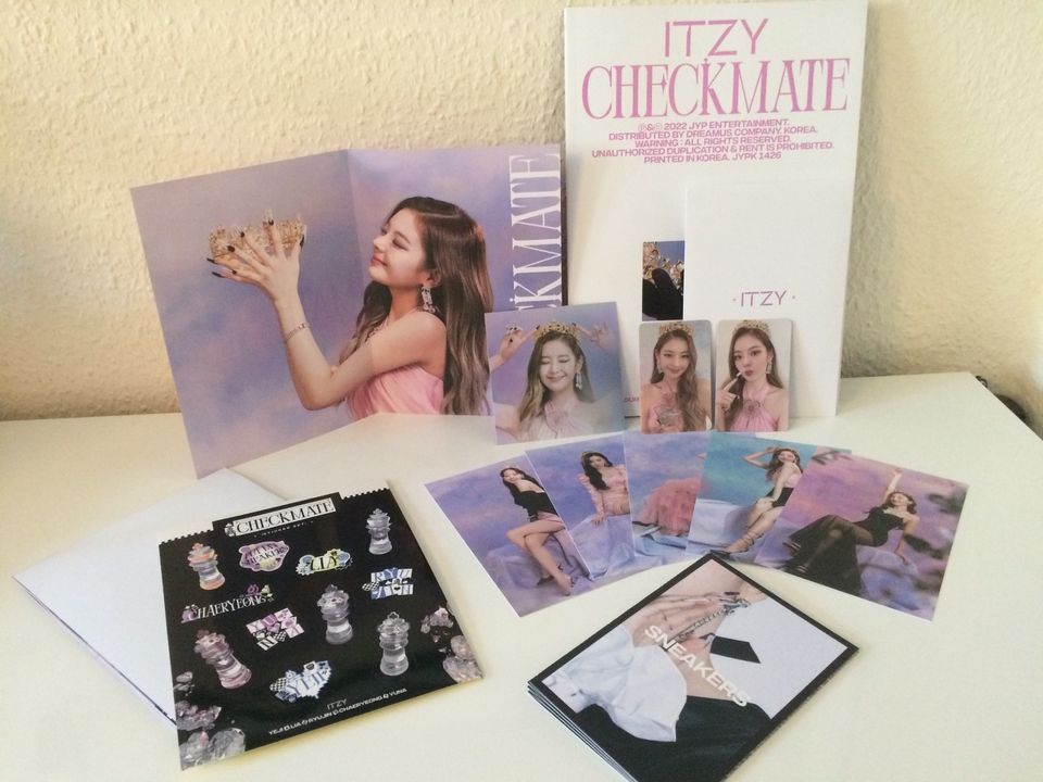 Itzy Album Not Shy Checkmate Yuna Lia Edtion Photocard FIRST PRES in Berlin