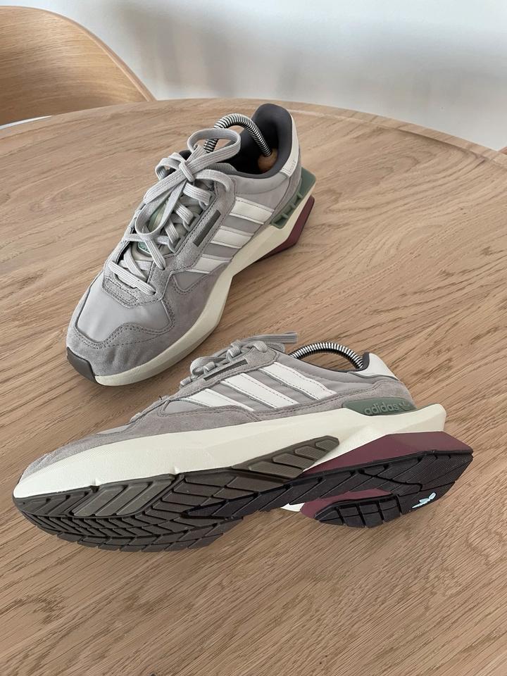 Adidas jeans 40 hot sale