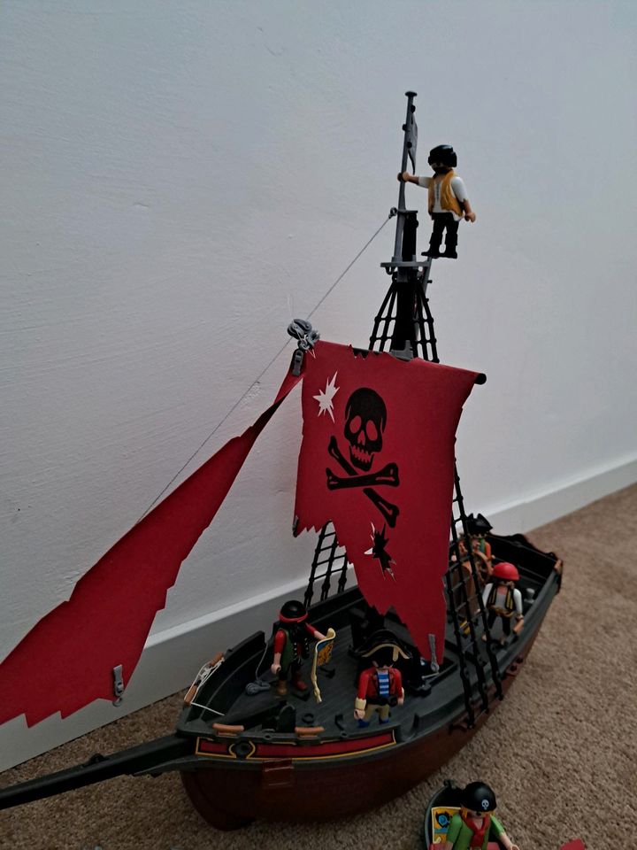 Playmobil Piratenschiff und Festung in Geldern