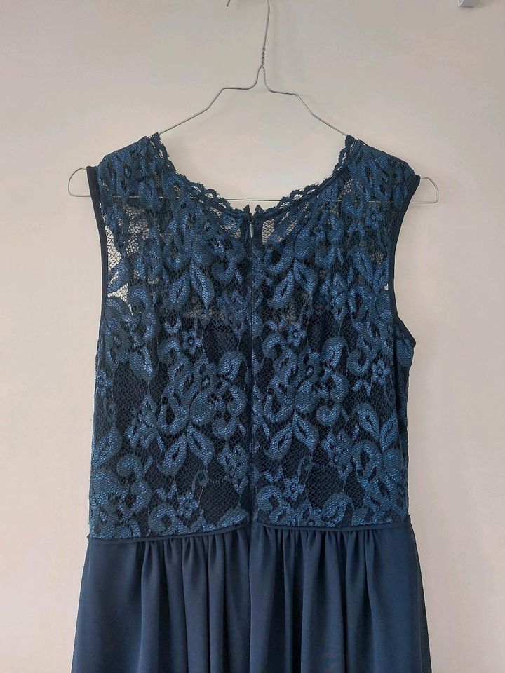 Abendkleid lang dkl. blau, Gr. 38 in Oldenburg