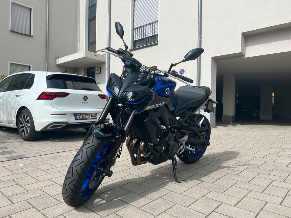 Yamaha MT09 RN43 2018 in Race Blue in Sulzbach