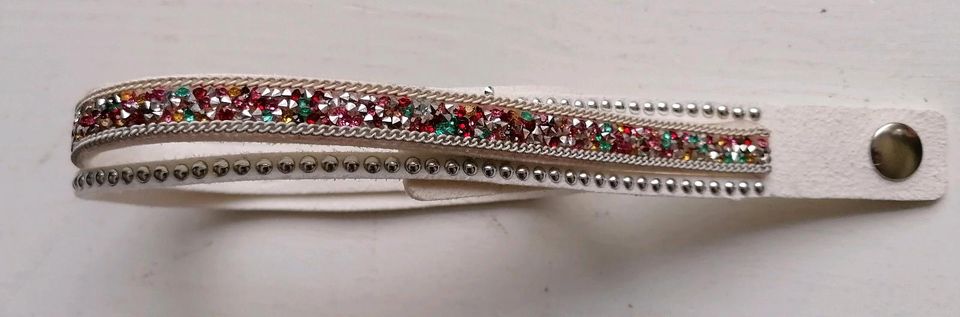 schönes Wickelarmband mit Strass, fast neu in Stedesdorf