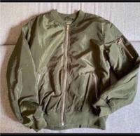 Olivgrüne Jacke/ gepolstert Walle - Handelshäfen Vorschau
