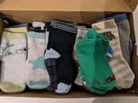 Karton verschiedener Kindersocken 86/92 Nordrhein-Westfalen - Wickede (Ruhr) Vorschau