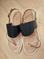 Lazamani Sommer Sandalen Zehentrenner Gr 40 schön Hessen - Linden Vorschau