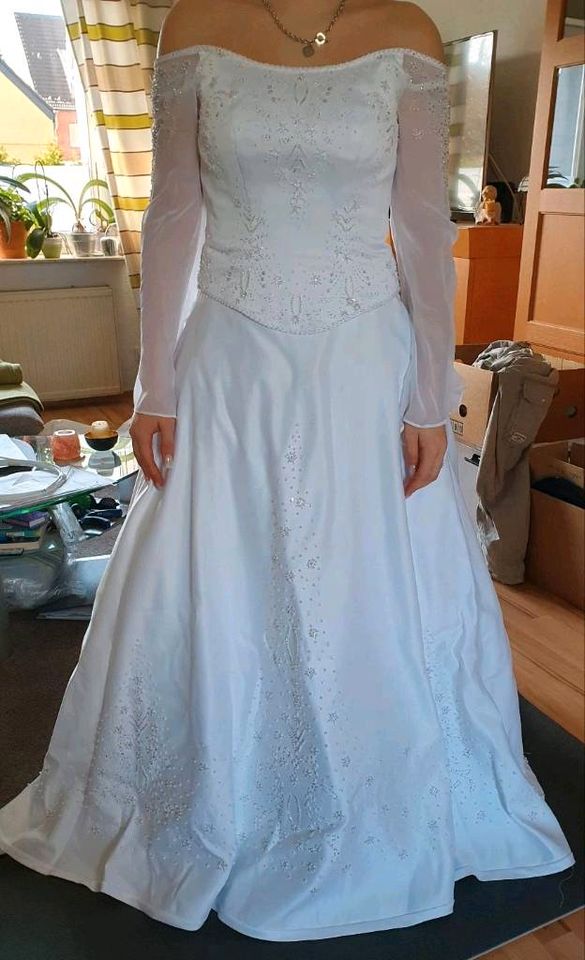 Brautkleid, Hochzeitskleid, weiß mit Schleppe, Perlen, Unterrock in Oberhausen