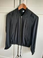 Divided H&M schwarzer Blouson, Reißverschluß, Gr. 32 Nordrhein-Westfalen - Gladbeck Vorschau