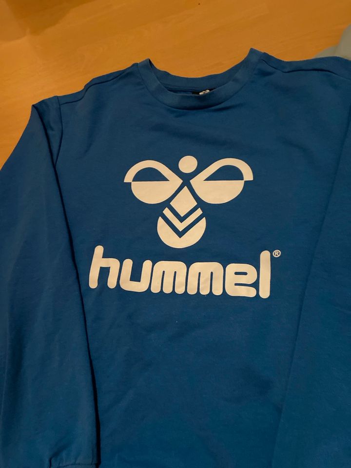 Hummel Shirts Gr. 164 neuwertig in Heiligenhafen 