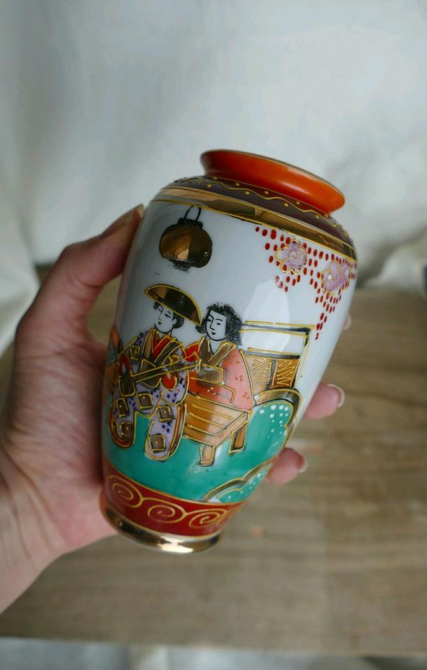 Japanische Mini Porzellan Vasen in Düsseldorf