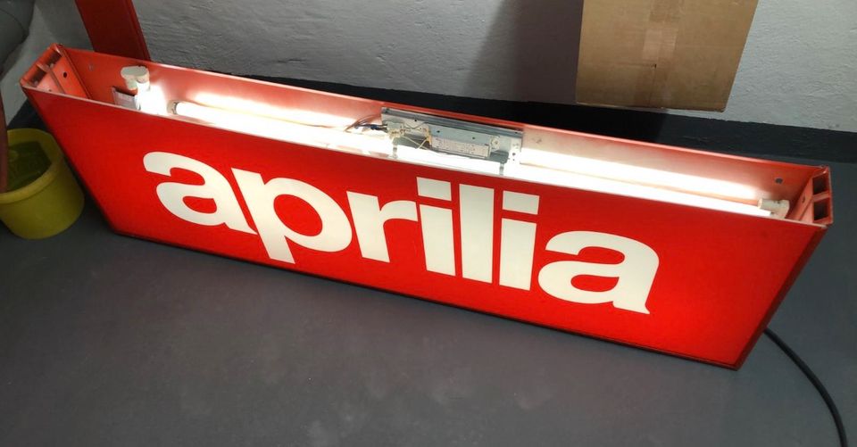 Aprilia Leuchtreklame Werbung Lampe RSV4 Tuono V4 TOP Zustand in Hellenthal