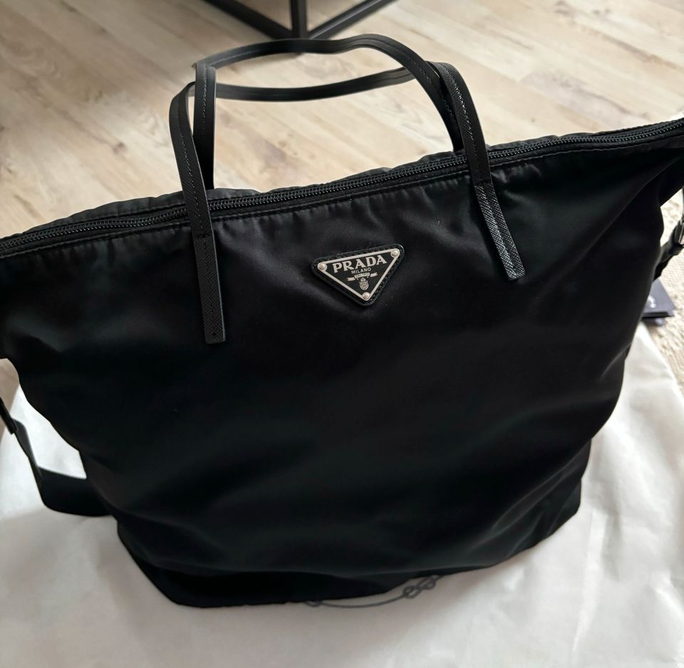 Prada Re/Nylon Umhängetasche in Lemgo