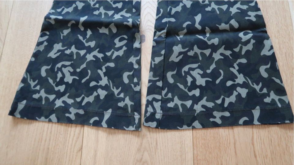 EDC by ESPRIT # stretchige, enge Schlaghose - Camouflage # Gr.36 in Unterleinleiter