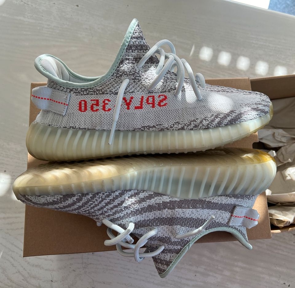 Yeezy Boost 350 V2 - Blue Tint in Sundern (Sauerland)