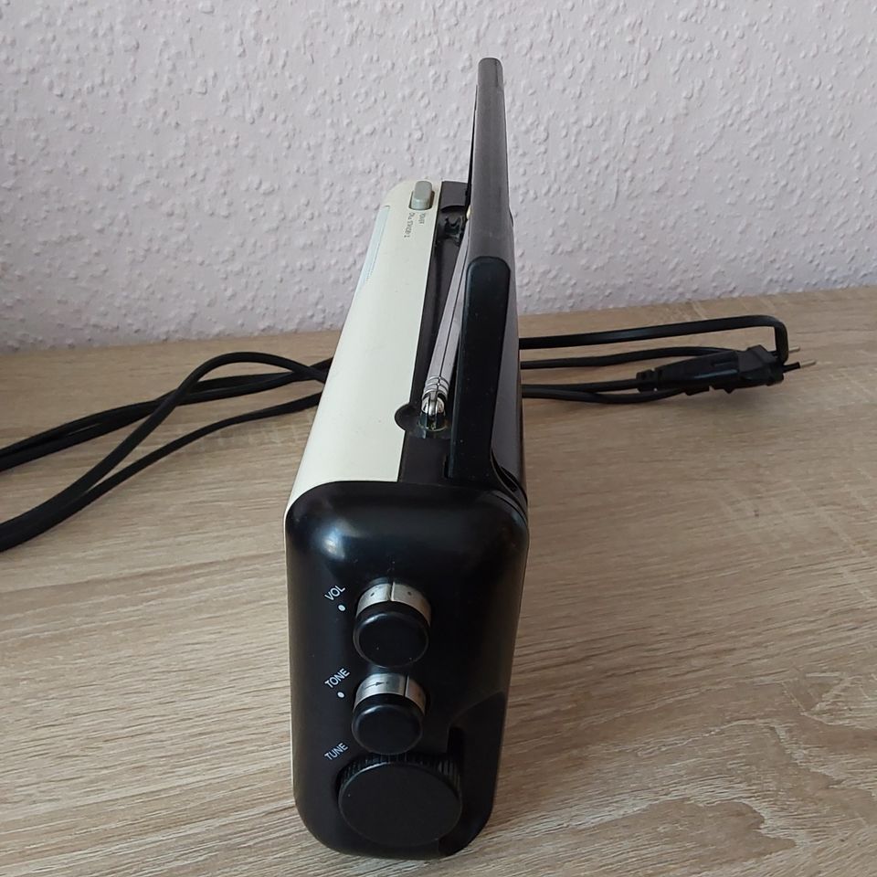 Sony Radio 3 Band Receiver ICF-750 S mit Kabel, funktioniert in Berlin