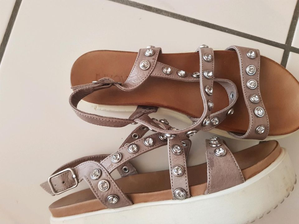 Inuovo echt Leder Plateau Römersandalen nude, Strass,36 Neuw in Saarbrücken