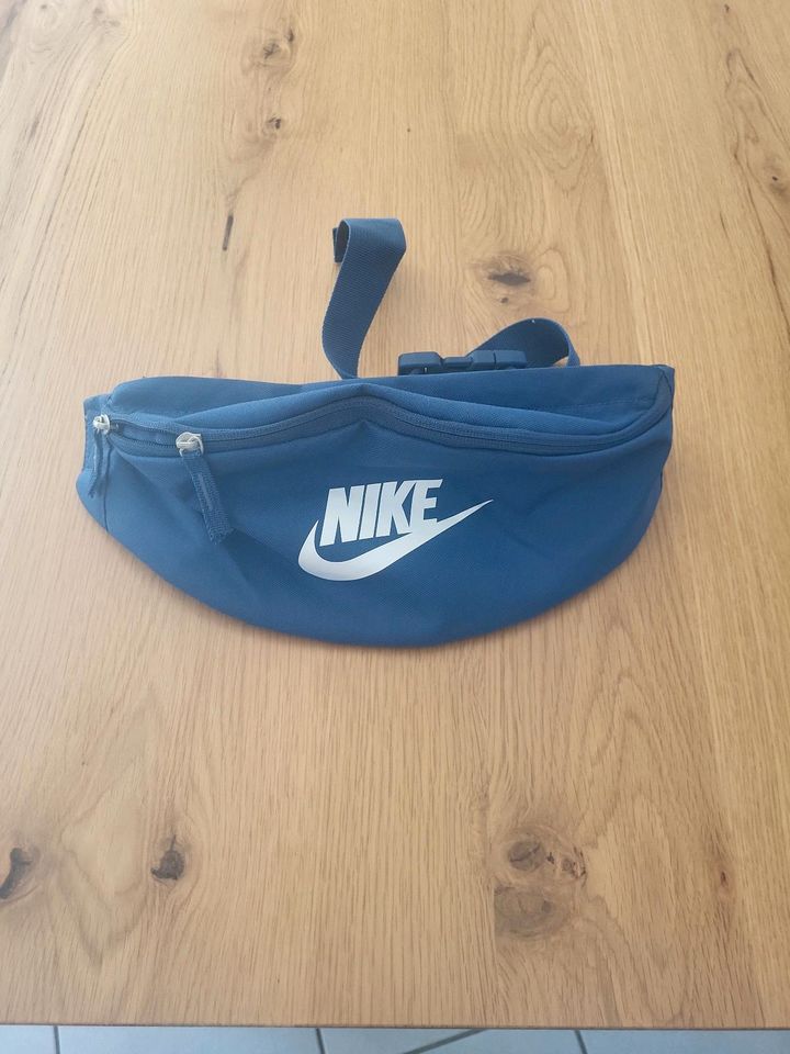 Bauchtasche Nike in Kettig