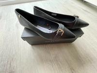 Tommy Hilfiger Ballerinas schwarz Abendschuhe Größe 42 NEU Nordrhein-Westfalen - Herdecke Vorschau