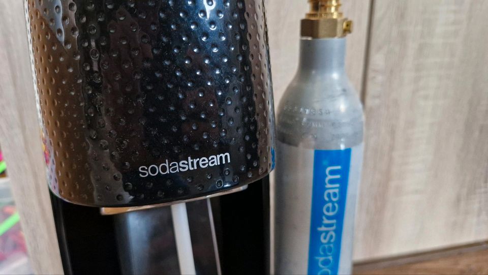 Sodastream plus Kohlensäureflasche selten benutzt in Bad Salzungen