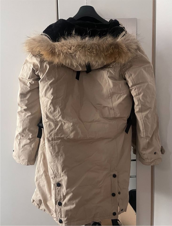 Daunenjacke Winterjacke beige in Düsseldorf