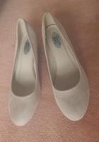 hellbeige Pumps mit Keilabsatz Nordrhein-Westfalen - Neuss Vorschau