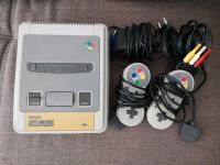 SNES Super Nintendo Konsole + 2 Controller + Kabel Berlin - Treptow Vorschau