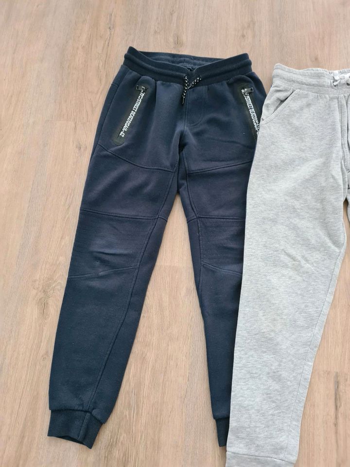 Kinder Jungen Jogginghosen 146/152 Nike Schriftzug Hose Gummizug in Bergisch Gladbach