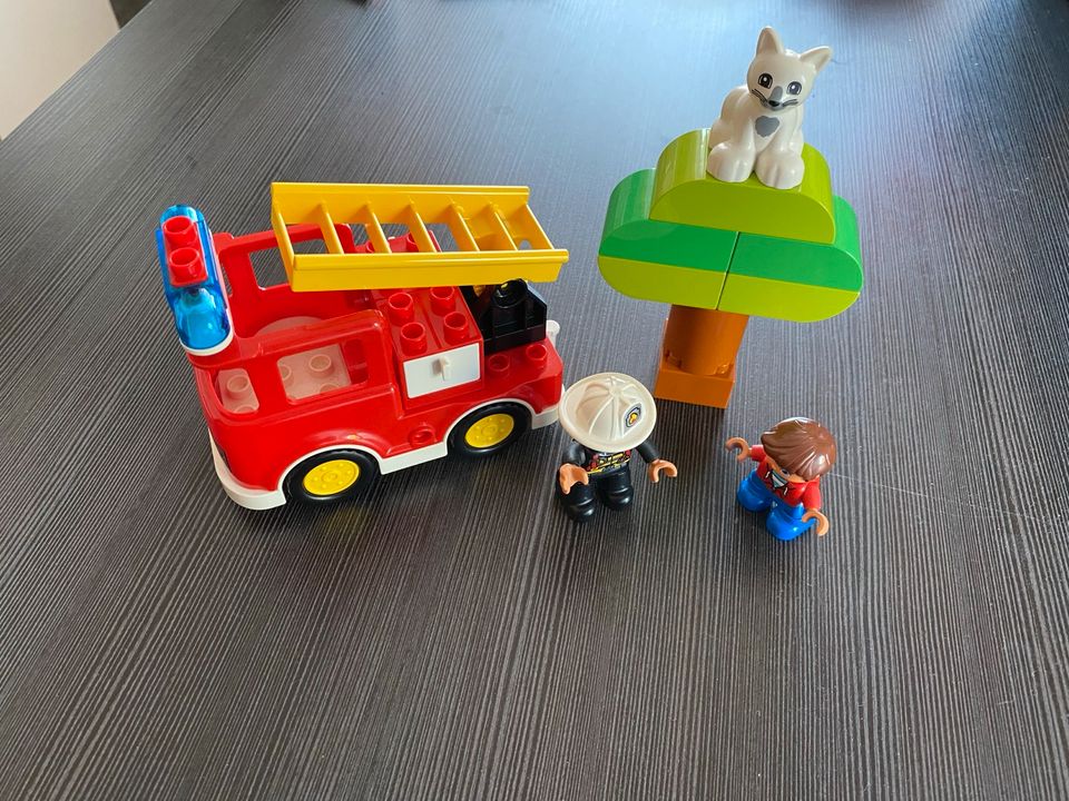 Lego Duplo Feuerwehrauto mit Licht und Sound 10901 in Delmenhorst